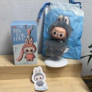 pop Mart pin for love the monsters W